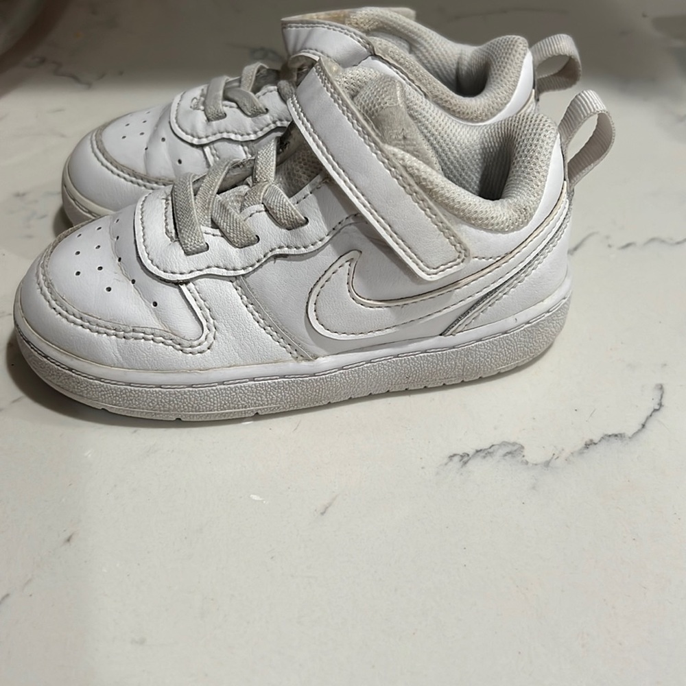 Nike shoes white size 8